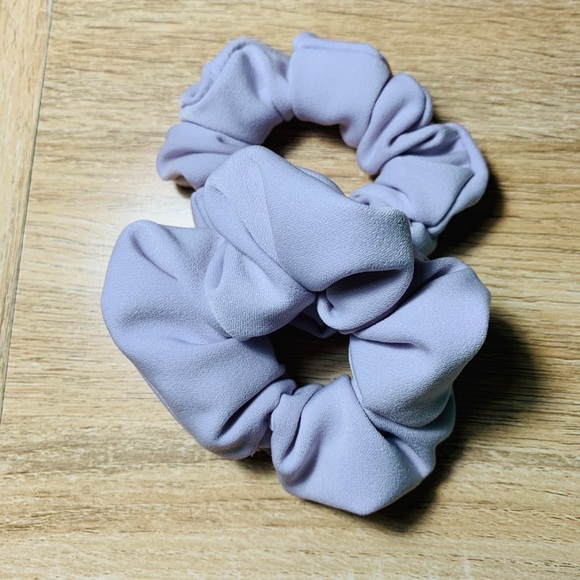 Scrunchie - Picture 9 of 11